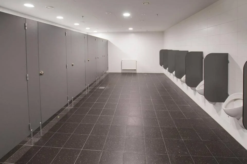 prysznice przemysłowe kabiny w zakładach pracy